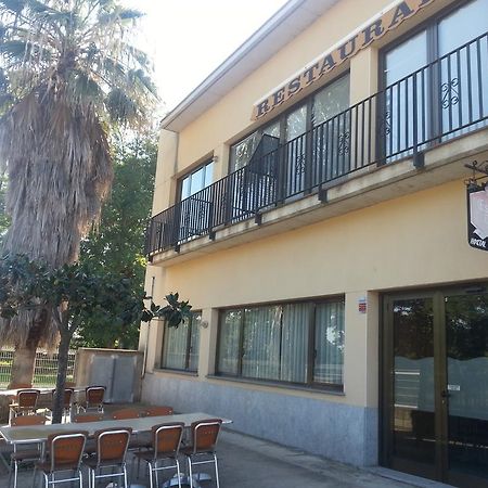 Hostal Torremirona Salt Buitenkant foto