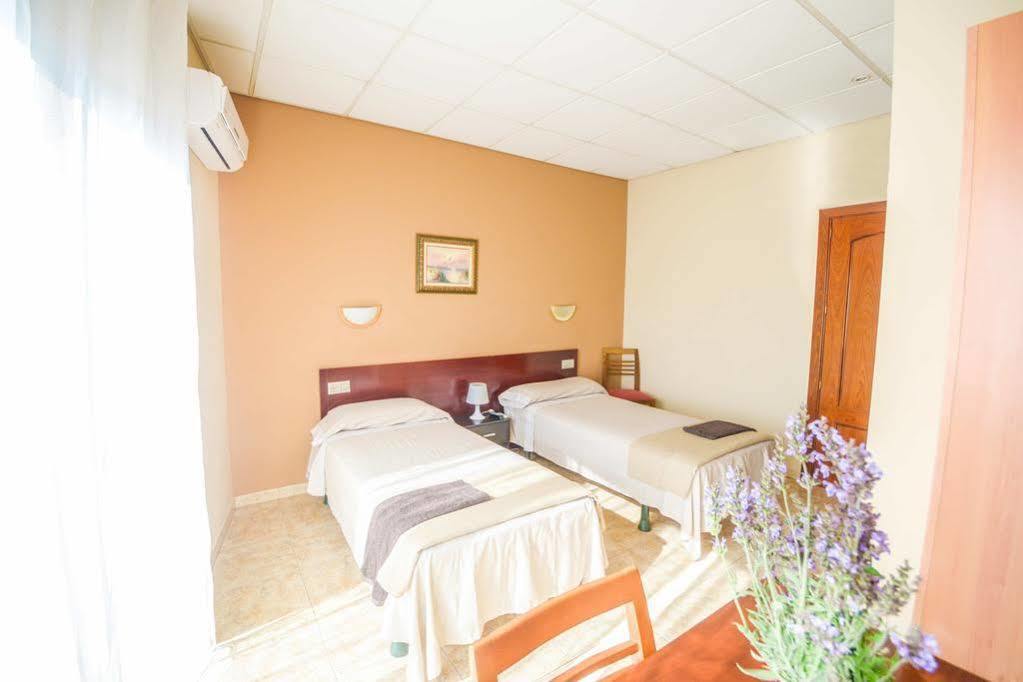 Hostal Torremirona Salt Buitenkant foto